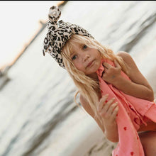 Laden Sie das Bild in den Galerie-Viewer, Musselin Swaddle Tuch Bianca 110x110cm I Graou Greige