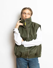 Laden Sie das Bild in den Galerie-Viewer, Bomber Wendeweste I Olive/Leo Navy-Olive