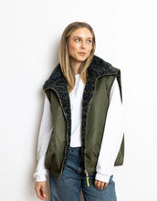 Laden Sie das Bild in den Galerie-Viewer, Bomber Wendeweste I Olive/Leo Navy-Olive