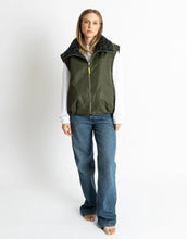 Laden Sie das Bild in den Galerie-Viewer, Bomber Wendeweste I Olive/Leo Navy-Olive