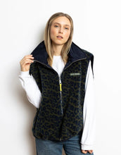 Laden Sie das Bild in den Galerie-Viewer, Bomber Wendeweste I Navy/Leo Navy-Olive