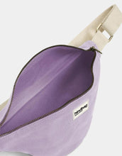 Laden Sie das Bild in den Galerie-Viewer, Hindbag Fanny Pack Olivia in Lila aus Bio-Baumwolle mit verstellbarem Gurt.