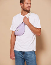 Laden Sie das Bild in den Galerie-Viewer, Hindbag Fanny Pack Olivia in Lila aus Bio-Baumwolle mit verstellbarem Gurt.