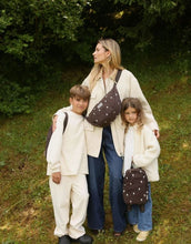 Laden Sie das Bild in den Galerie-Viewer, Tasche Fanny Pack Puffy I Brown Hearts