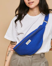 Laden Sie das Bild in den Galerie-Viewer, Fanny Pack Sasha L I Electric Blue