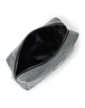 Laden Sie das Bild in den Galerie-Viewer, Studio Noos Denim Grey Pouch – vielseitige Kosmetiktasche und Windeltasche aus 100% Baumwolle, praktische Aufbewahrungstasche in Grau, Maße 9x24x9 cm.