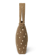 Laden Sie das Bild in den Galerie-Viewer, Detailaufnahme Teddy Brown Hearts Wickeltasche von Studio Noos mit Herzstickerei im Teddy-Material