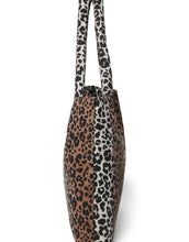 Laden Sie das Bild in den Galerie-Viewer, Studio Noos Mom Bag Soft Cotton Leopard – große Alltagstasche aus 100 % Baumwolle, geräumige Schultertasche und Wickeltasche im Leopardenmuster, Maße 58x42 cm.
