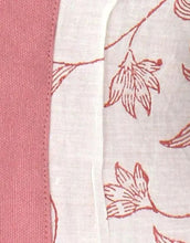 Laden Sie das Bild in den Galerie-Viewer, Hindbag Tasche Simon Mini in Blush, kleine Polochon-Tasche aus GOTS-zertifizierter Bio-Baumwolle, mit Reißverschluss und Innentasche, Schulterriemen.