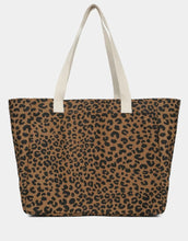 Laden Sie das Bild in den Galerie-Viewer, Tragetasche Claude Cannelle Leopard von Hindbag – Vorderansicht mit Leopardenprint in Zimt