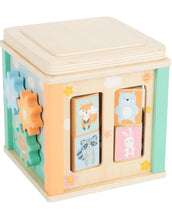 Laden Sie das Bild in den Galerie-Viewer, Motorikwürfel aus Holz in sanften Pastellfarben mit Tiermotiven, Motorikschleife und Spielstationen, ca. 20 x 20 x 40 cm, Small Foot
