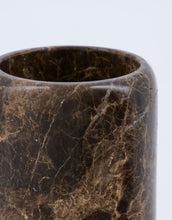 Laden Sie das Bild in den Galerie-Viewer, House Doctor Zahnputzbecher Able aus braunem Marmor – polierte Oberfläche