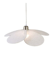 Laden Sie das Bild in den Galerie-Viewer, Strömshaga Deckenlampe Daisy in Beige mit floraler Form aus Baumwolle und Eisen, Durchmesser 53 cm.