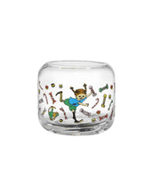 Laden Sie das Bild in den Galerie-Viewer, Kerzenhalter Pippi Langstrumpf Candy aus Glas von Muurla, rund, Ø 9 cm, H 8 cm, farbenfrohes Pippi-Design, ideal für Teelichter.