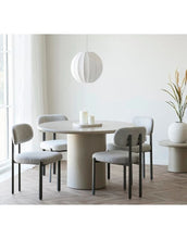 Laden Sie das Bild in den Galerie-Viewer, House Nordic Tablett aus Zement in Beige, organische Form, 35 x 30 x 2,5 cm.