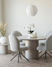 Laden Sie das Bild in den Galerie-Viewer, House Nordic Tablett aus Zement in Beige, organische Form, 35 x 30 x 2,5 cm.