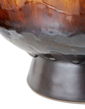 Laden Sie das Bild in den Galerie-Viewer, Mehrfarbiger Übertopf Retro Cherry Red von HKliving aus handglasiertem Steinzeug mit glänzender, reaktiver Kirschrot-Glasur – individuelles Design mit Retro-Note.