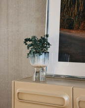 Laden Sie das Bild in den Galerie-Viewer, Mehrfarbiger Übertopf Retro Glacier von HKliving mit zarten Blautönen und reaktiver Glasur aus Steinzeug, 16,5×16,5×24 cm – einzigartiges Design für den Innenbereich.