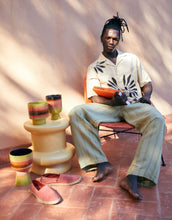 Laden Sie das Bild in den Galerie-Viewer, Mehrfarbiger Übertopf Lime Green von HKliving aus handglasiertem Steinzeug mit reaktiver Glasur, 16,5×16,5×24 cm – kräftige Farben und einzigartiges Design für den Innenbereich.