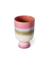 Laden Sie das Bild in den Galerie-Viewer, Mehrfarbiger Übertopf Retro Rosefield von HKliving aus Steinzeug mit rosa, weißen und grünen Akzenten, 13×13×19,5 cm – handgefertigt mit reaktiver Glasur.
