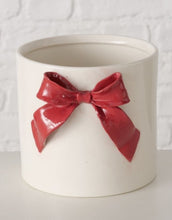 Laden Sie das Bild in den Galerie-Viewer, Runder, weißer Übertopf von Boltze aus Porzellan mit Reliefstruktur