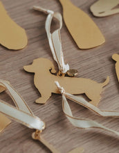 Laden Sie das Bild in den Galerie-Viewer, Baumschmuck Anhänger I Weihnachtsdackel