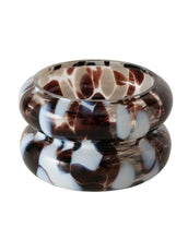 Laden Sie das Bild in den Galerie-Viewer, Handgearbeitetes Windlicht Tocka aus braun-transparentem Glas von Boltze in runder Form für stimmungsvolle Tischdekoration