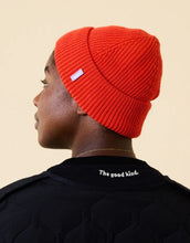 Laden Sie das Bild in den Galerie-Viewer, Beanie aus Merinowolle I Rot