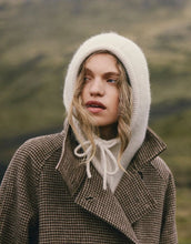 Laden Sie das Bild in den Galerie-Viewer, Weiche Strick-Balaclava von MSCH Copenhagen in Grau-Melange