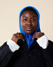 Laden Sie das Bild in den Galerie-Viewer, Königsblaue Balaclava aus 100 % Merinowolle von Popeia – warmes, nachhaltiges und stylisches Winter-Accessoire.