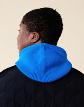 Laden Sie das Bild in den Galerie-Viewer, Königsblaue Balaclava aus 100 % Merinowolle von Popeia – warmes, nachhaltiges und stylisches Winter-Accessoire.