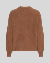 Laden Sie das Bild in den Galerie-Viewer, Gustel Hope Pullover in der Farbe Toasted Coconut von MSCH Copenhagen – lockerer Strickpullover mit Ballonärmeln und überschnittenen Schultern. Hergestellt aus einem weichen, wärmenden Mix aus recyceltem Polyamid, Wolle und Alpaka. Perfekt für entspannte, stilvolle Looks an kühlen Tagen.