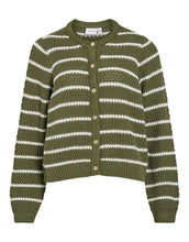 Laden Sie das Bild in den Galerie-Viewer, Knit Cardigan Vimerva von VILA in Olivine/Cloud Dancer – grüner Damen-Strickcardigan aus Bio-Baumwolle mit Rundhalsausschnitt und langen Ärmeln