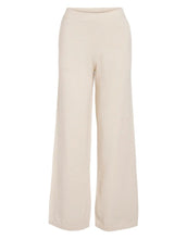 Laden Sie das Bild in den Galerie-Viewer, Hose Vipolly von VILA in hellem Melange-Ton aus weichem Strick mit weitem Bein, gemütlich und nachhaltig