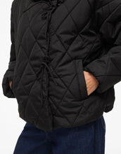 Laden Sie das Bild in den Galerie-Viewer, VILA Vibumble Puffer Jacke Black Beauty – gesteppte Winterjacke in Schwarz