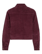 Laden Sie das Bild in den Galerie-Viewer, VILA Jacke Vifrost Cord in Fig – burgunderrote Cordjacke mit boxy Schnitt.