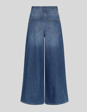 Laden Sie das Bild in den Galerie-Viewer, MSCH Copenhagen Jeans Turig Alena Mid Blue Wash mit extra weitem Bein.