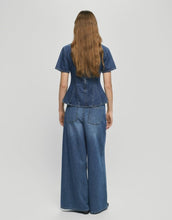 Laden Sie das Bild in den Galerie-Viewer, MSCH Copenhagen Jeans Turig Alena Mid Blue Wash mit extra weitem Bein.