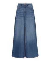 Laden Sie das Bild in den Galerie-Viewer, MSCH Copenhagen Jeans Turig Alena Mid Blue Wash mit extra weitem Bein.