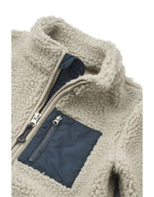 Laden Sie das Bild in den Galerie-Viewer, Liewood Nolan Fleecejacke Mist mit Stehkragen, Reißverschluss und Taschen aus recyceltem Polyester.
