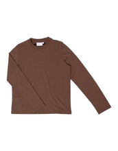 Laden Sie das Bild in den Galerie-Viewer, Popeia Langarmshirt in Dunkelbraun – Relaxed Fit, breiter Kragen, Kindness-Spruch im Nacken, Bio-Baumwolle