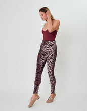 Laden Sie das Bild in den Galerie-Viewer, Eng anliegende Leggings Rita von OH APRIL – gemütlicher Alltagslook