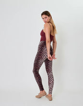 Laden Sie das Bild in den Galerie-Viewer, Eng anliegende Leggings Rita von OH APRIL – gemütlicher Alltagslook