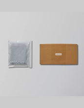 Laden Sie das Bild in den Galerie-Viewer, Norweger Socken Grau/Schwarz von Snocks – warme Wollsocken mit Norweger-Muster, ohne einschneidenden Bund, gemütlich und hautfreundlich