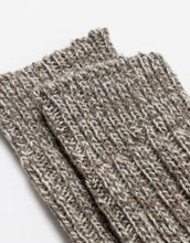 Laden Sie das Bild in den Galerie-Viewer, Norweger Socken Grau/Schwarz von Snocks – warme Wollsocken mit Norweger-Muster, ohne einschneidenden Bund, gemütlich und hautfreundlich