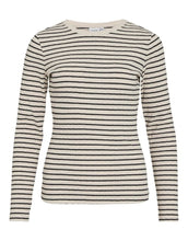 Laden Sie das Bild in den Galerie-Viewer, VILA Shirt Viameline O-Neck in Birch/Black, geripptes Basic mit O-Ausschnitt.