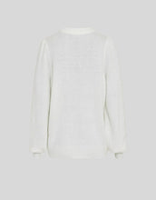 Laden Sie das Bild in den Galerie-Viewer, Pullover Miabelle Hope Puff in Egret von MSCH Copenhagen – cremeweißer Strickpullover mit voluminösen Puffärmeln, Rundhalsausschnitt und leichter, lockerer Passform aus Wolle, Alpaka und recyceltem Polyester.