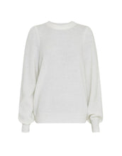 Laden Sie das Bild in den Galerie-Viewer, Pullover Miabelle Hope Puff in Egret von MSCH Copenhagen – cremeweißer Strickpullover mit voluminösen Puffärmeln, Rundhalsausschnitt und leichter, lockerer Passform aus Wolle, Alpaka und recyceltem Polyester.