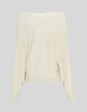 Laden Sie das Bild in den Galerie-Viewer, Zinelle Rachelle Pullover Fog Melange von MSCH Copenhagen – eleganter Wickelpullover mit Half-Cardigan-Strick, schmeichelnde Passform, weiches Material.