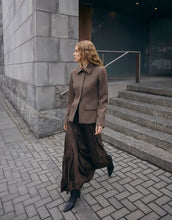 Laden Sie das Bild in den Galerie-Viewer, MSCH Copenhagen Rock Nicolette Ullas in Braunton – Detailansicht Stoffstruktur